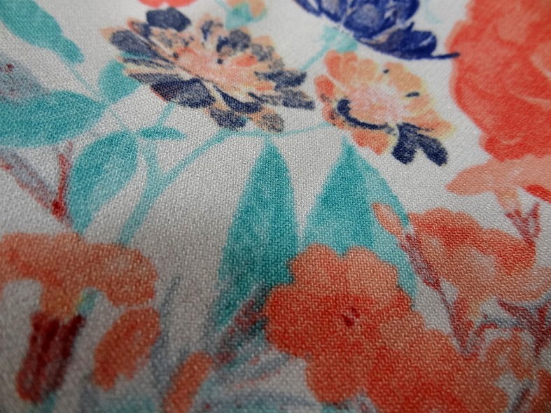 Lycra fin blanc fleuri teintes saumon bleu 3
