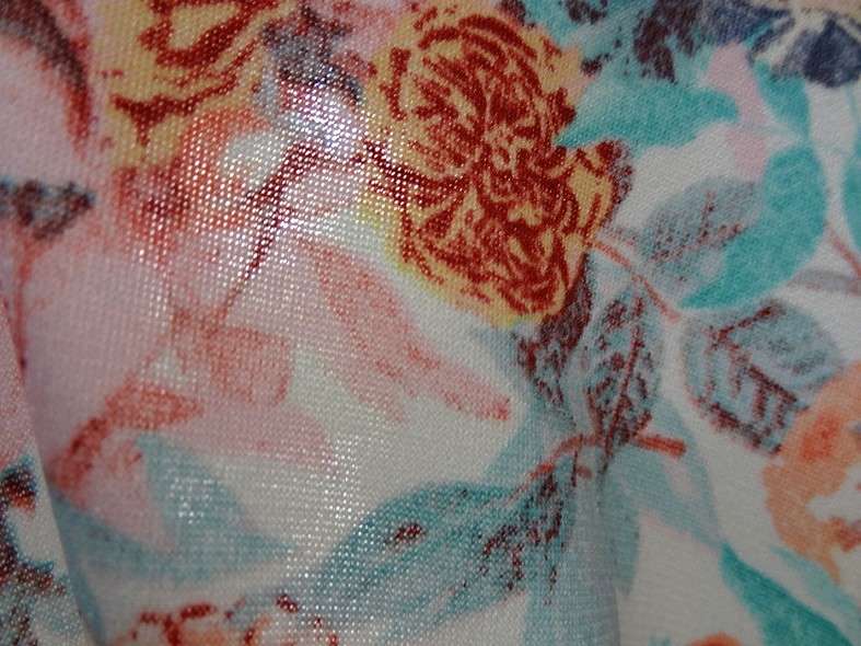 Lycra fin blanc fleuri teintes saumon bleu 4