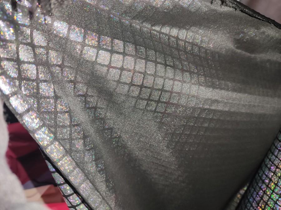 Lycra fin noir avec cubes paillettes arc en ciel 4