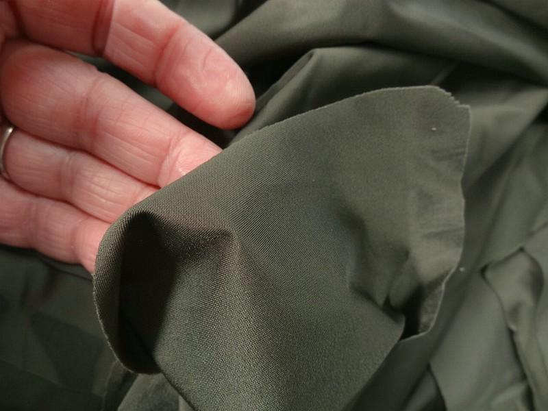 Lycra fin satine kaki fonce 2