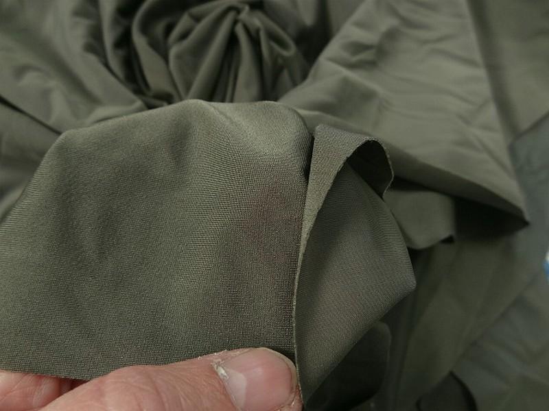 Lycra fin satine kaki fonce 3