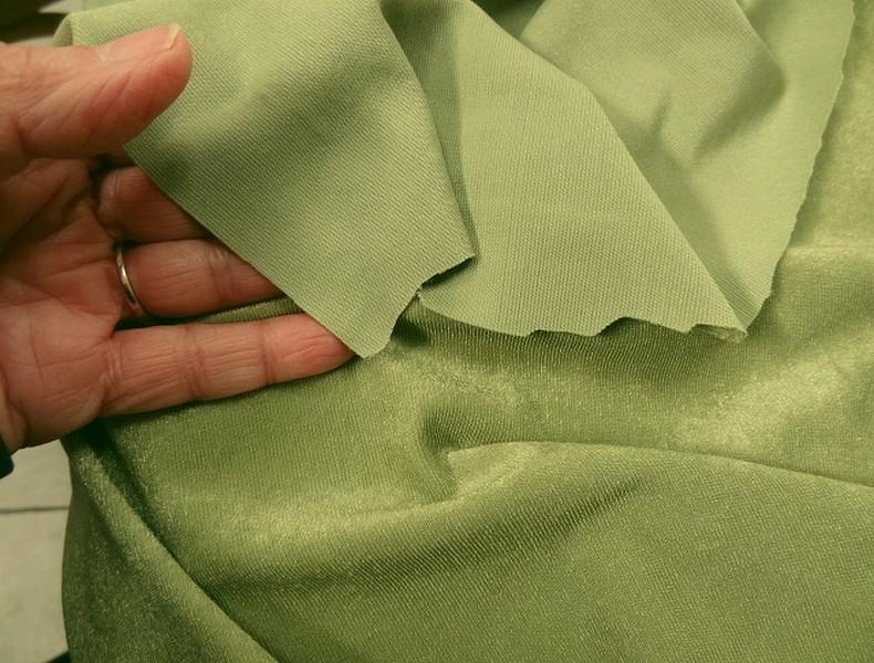 Lycra finement cotele teinte vert pistache 4