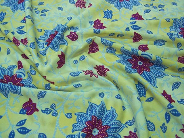 Lycra fond marbre jaune pale fleurs passiflore 3