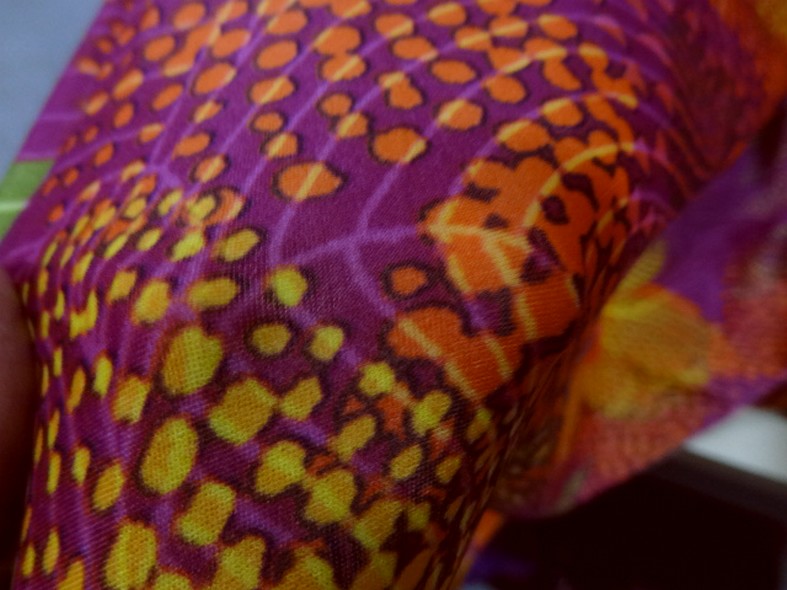 Lycra framboise motif fleurs pointillisme 5