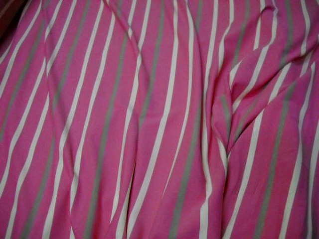 Lycra fuchsia raye blanc taupe 2