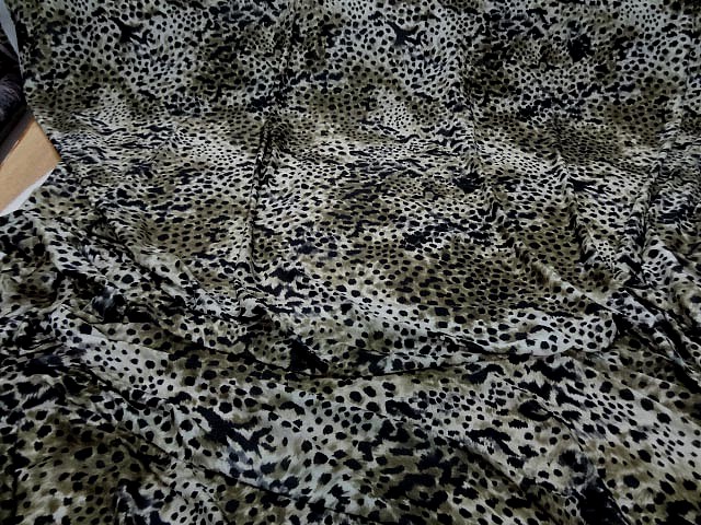 Lycra imprime peau de leopard blanc noir kaki 6 