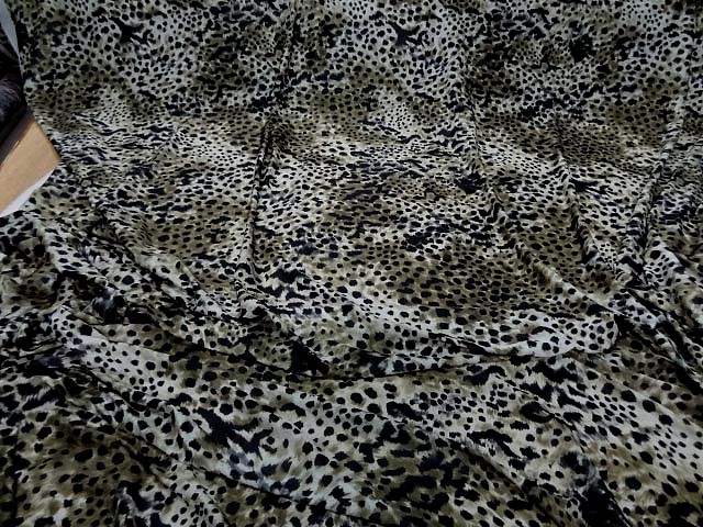 Lycra imprime peau de leopard blanc noir kaki 6