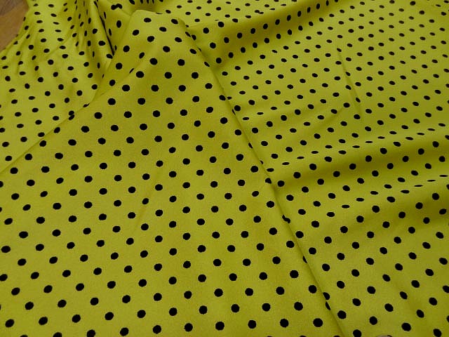 Lycra jaune wasabi pois noirs fins 1