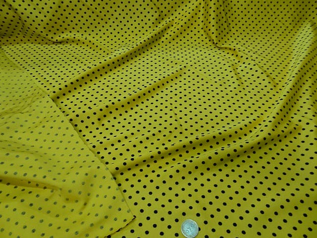 Lycra jaune wasabi pois noirs fins 2
