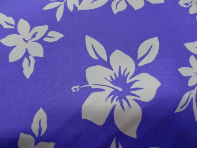 Lycra lavande fleurs hawaiennes blanches 3