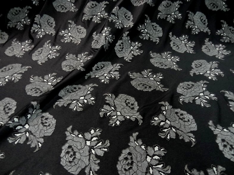 Lycra noir fin application motif roses grises en relief 1
