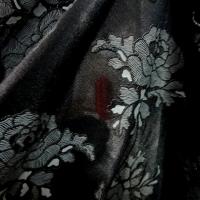 Lycra noir fin application motif roses grises en relief 5 