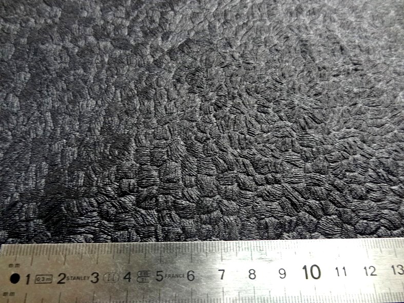 Lycra noir motif frappe satine 3