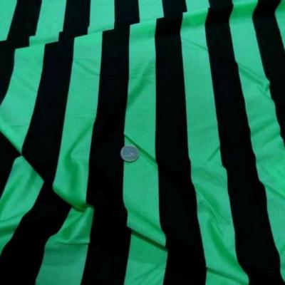 Lycra satin vert bleute et noir 1 