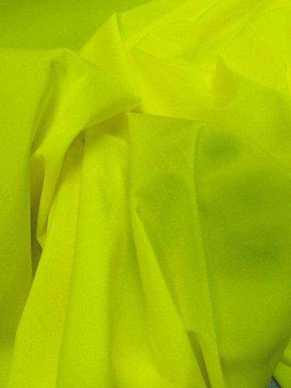 Lycra satine jaune citron 2 