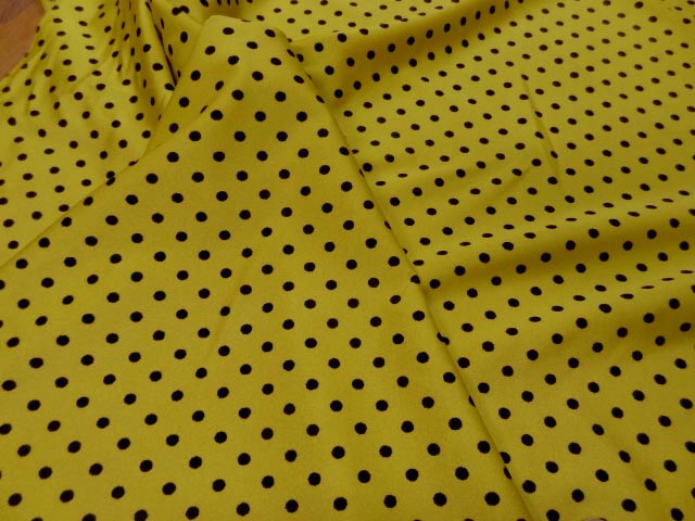 Lycra satine jaune imperial pois noirs moyens 1