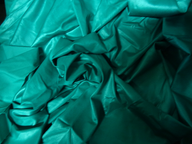 Lycra satine vert malachite 1