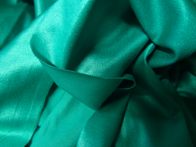 Lycra satine vert malachite 3