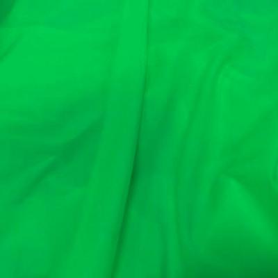 Lycra satine vert perroquet 1 