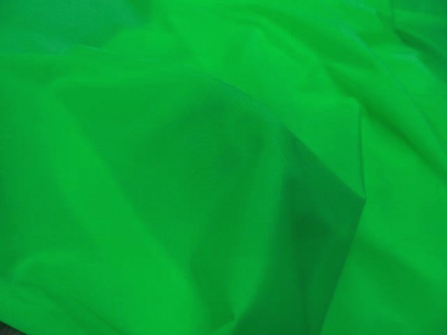 Lycra satine vert perroquet 3