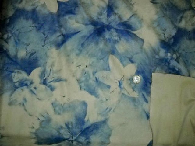 Lycra teinte chamois fleurs denim 1