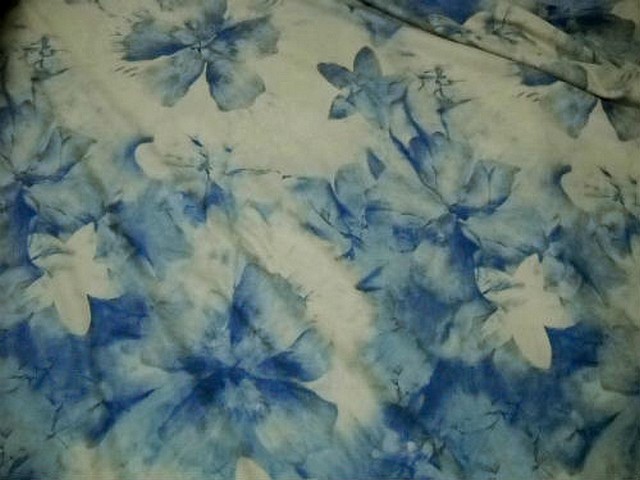 Lycra teinte chamois fleurs denim 2
