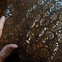 Lycra teinte moka fleurs appliquees 1 