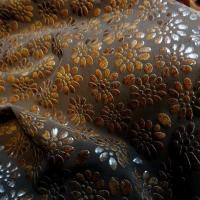 Lycra teinte moka fleurs appliquees 3