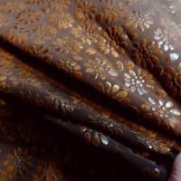 Lycra teinte moka fleurs appliquees 5