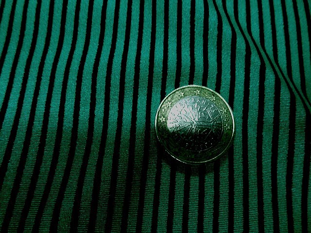 Lycra vert satine a rayure noire