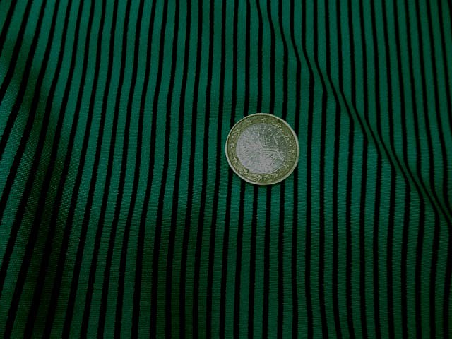 Lycra vert satine a rayure noire2