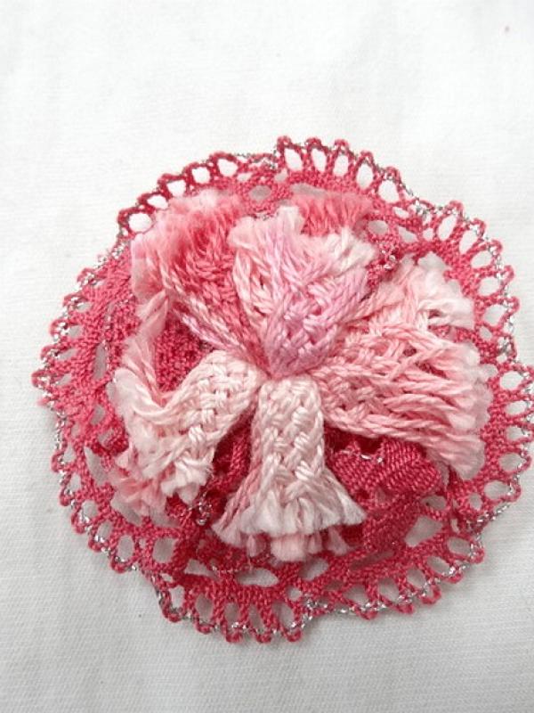 Macaron dentelle rose a coudre 