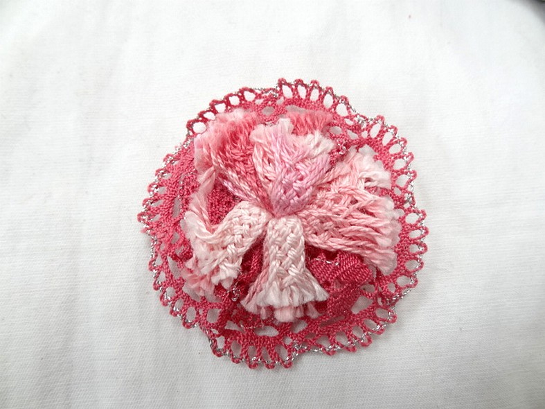 Macaron dentelle rose a coudre