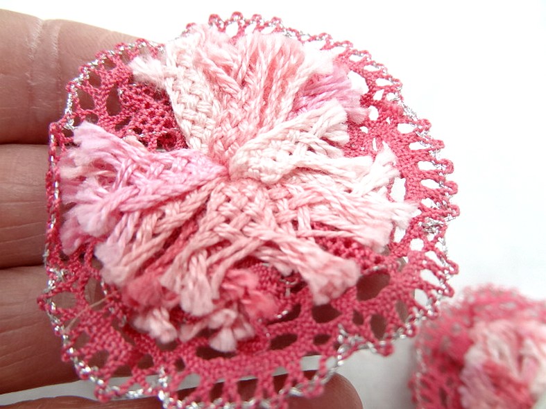 Macaron dentelle rose a coudre 2