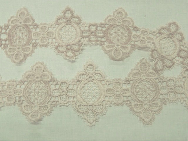 Macrame beige clair vivace lunaire et medaillon 1