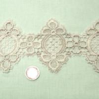 Macrame beige clair vivace lunaire et medaillon 2