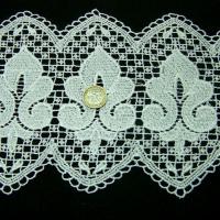 Macrame blanc carre et fleur de lis 2