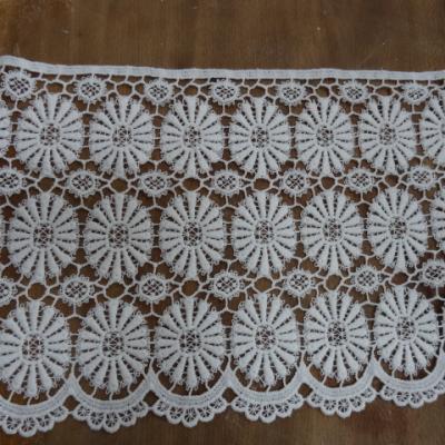 Macrame blanc casse rangs de fleurs 1 