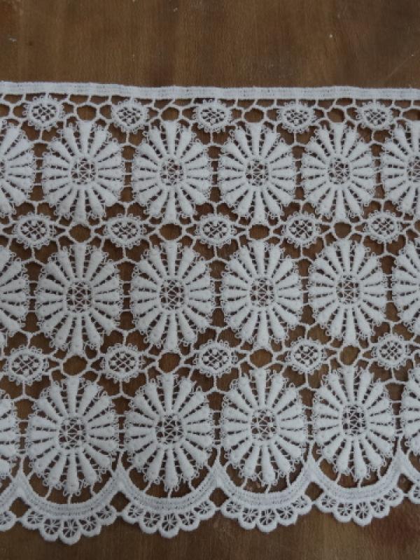 Macrame blanc casse rangs de fleurs 1