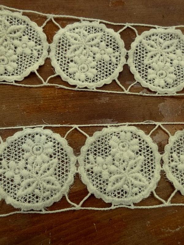 Macrame creme esprit napperon 1