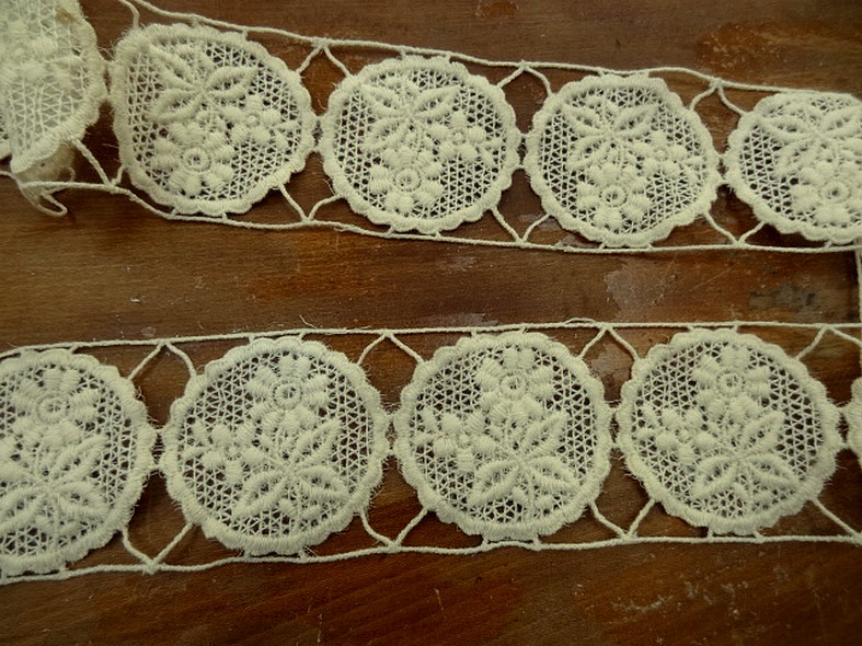 Macrame creme esprit napperon 1