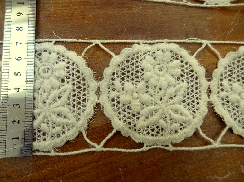 Macrame creme esprit napperon 2