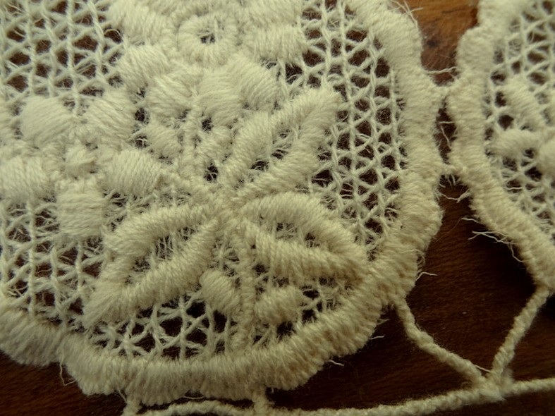 Macrame creme esprit napperon 3