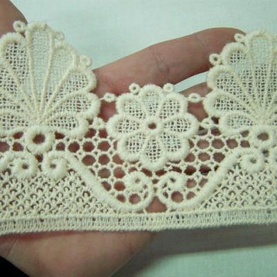 Macrame creme fleur et feuille arrondie 1 