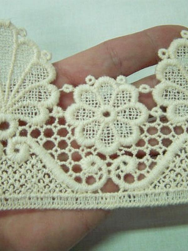 Macrame creme fleur et feuille arrondie 1