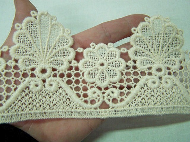 Macrame creme fleur et feuille arrondie 1