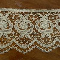 Macrame creme rose festonnee 1