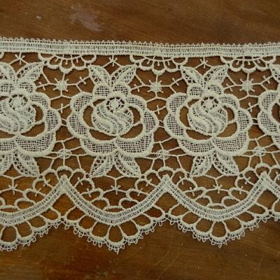 Macrame creme rose festonnee 1 