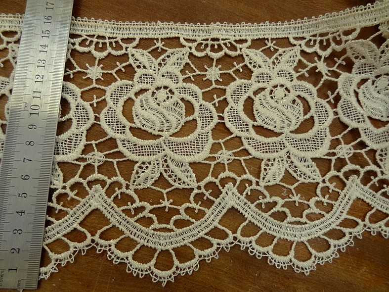 Macrame creme rose festonnee 2