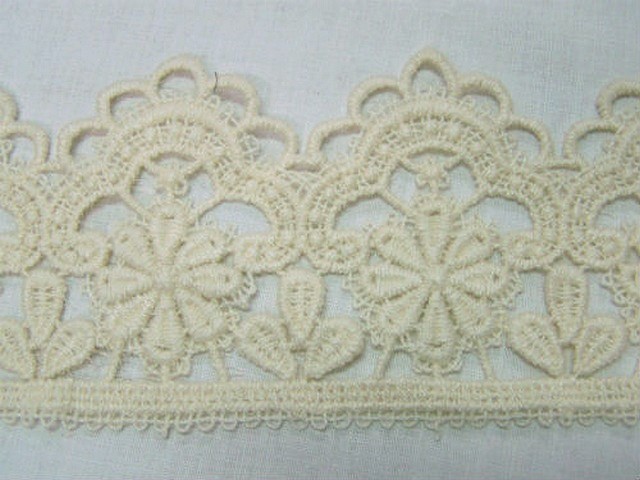 Macrame ecru fleurs et finition petales 1